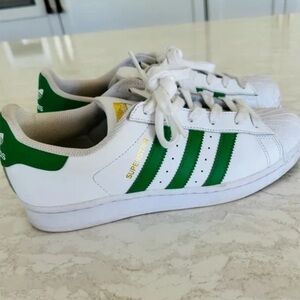 Adidas superstar (gold tag) women’s size 9.5 (gender neutral shoe)